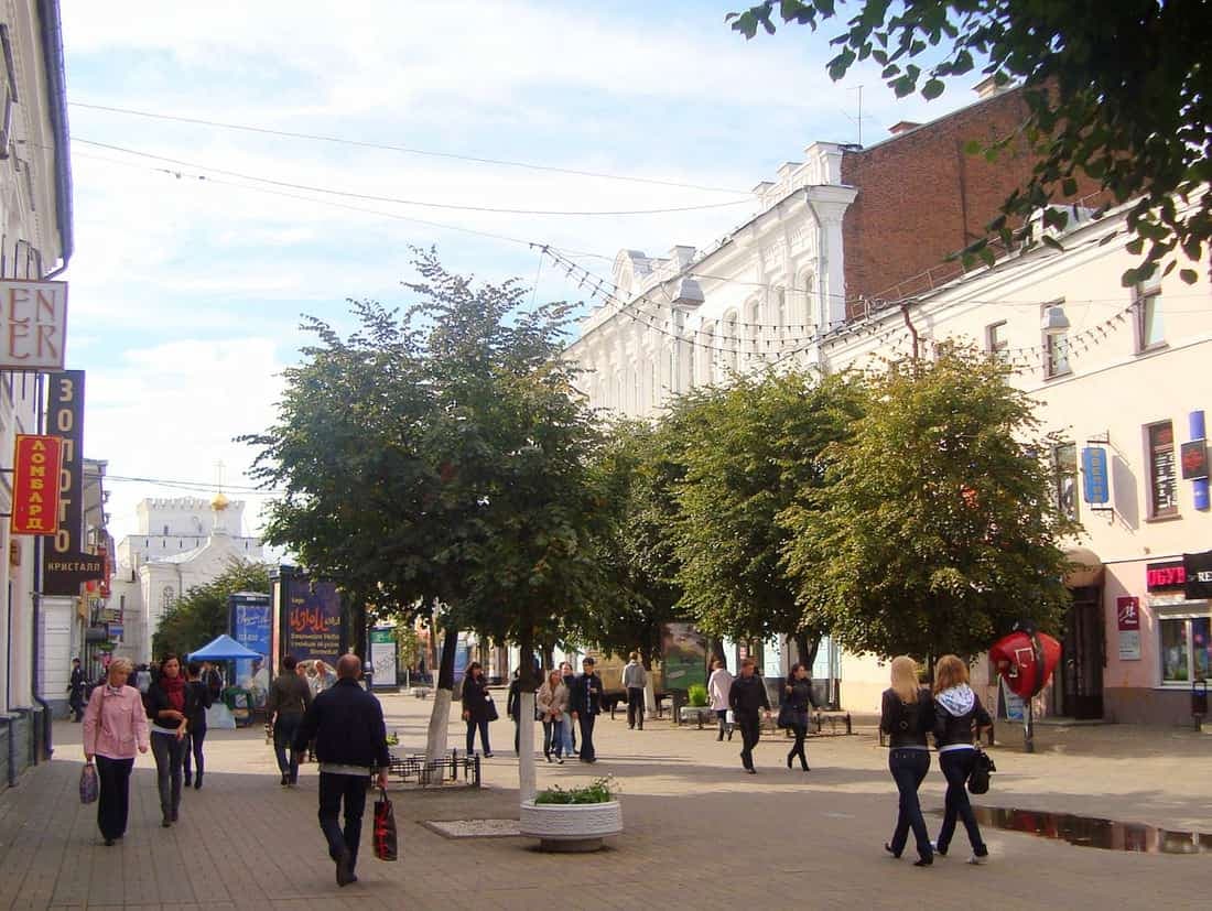 Пешеходная улица Кирова с кафе, Ярославль